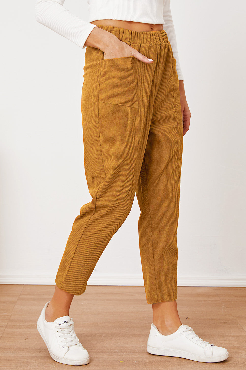 Pocketed elastic waist pants, opaque.