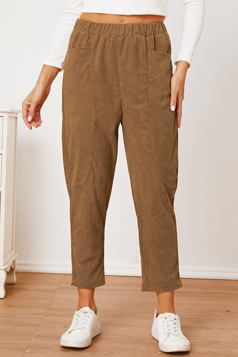Pocketed elastic waist pants, opaque.