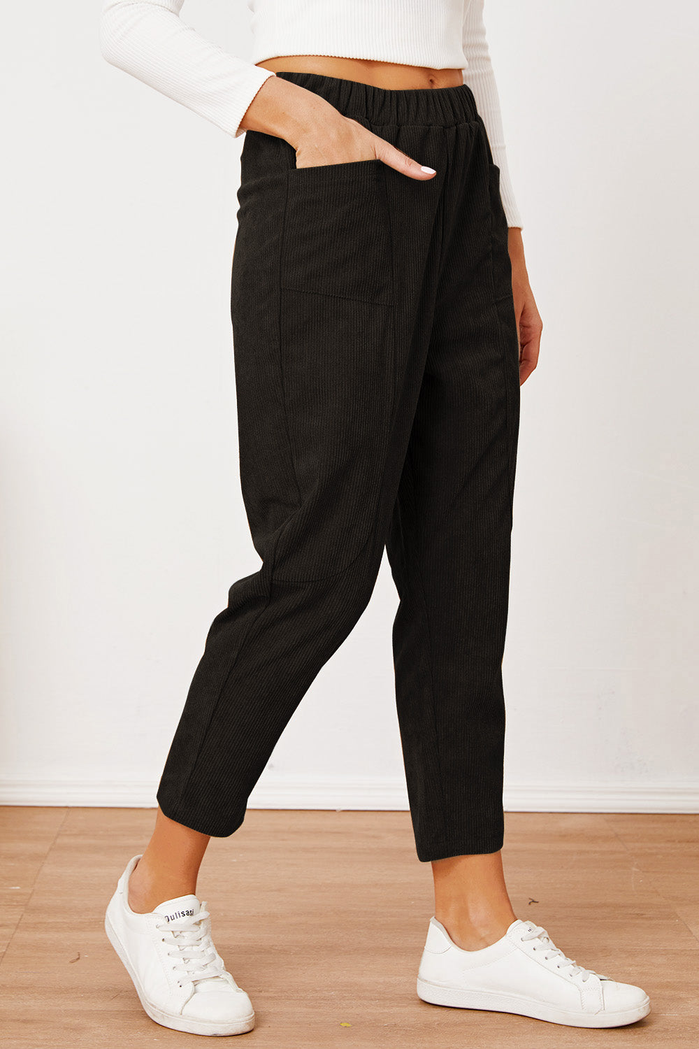 Pocketed elastic waist pants, opaque.