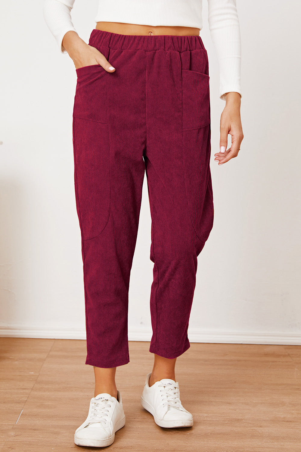 Pocketed elastic waist pants, opaque.