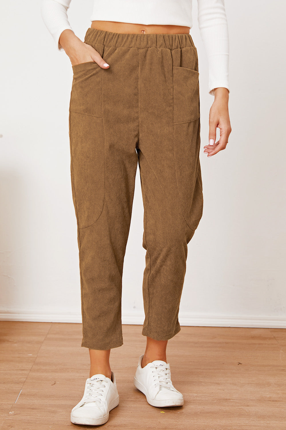 Pocketed elastic waist pants, opaque.