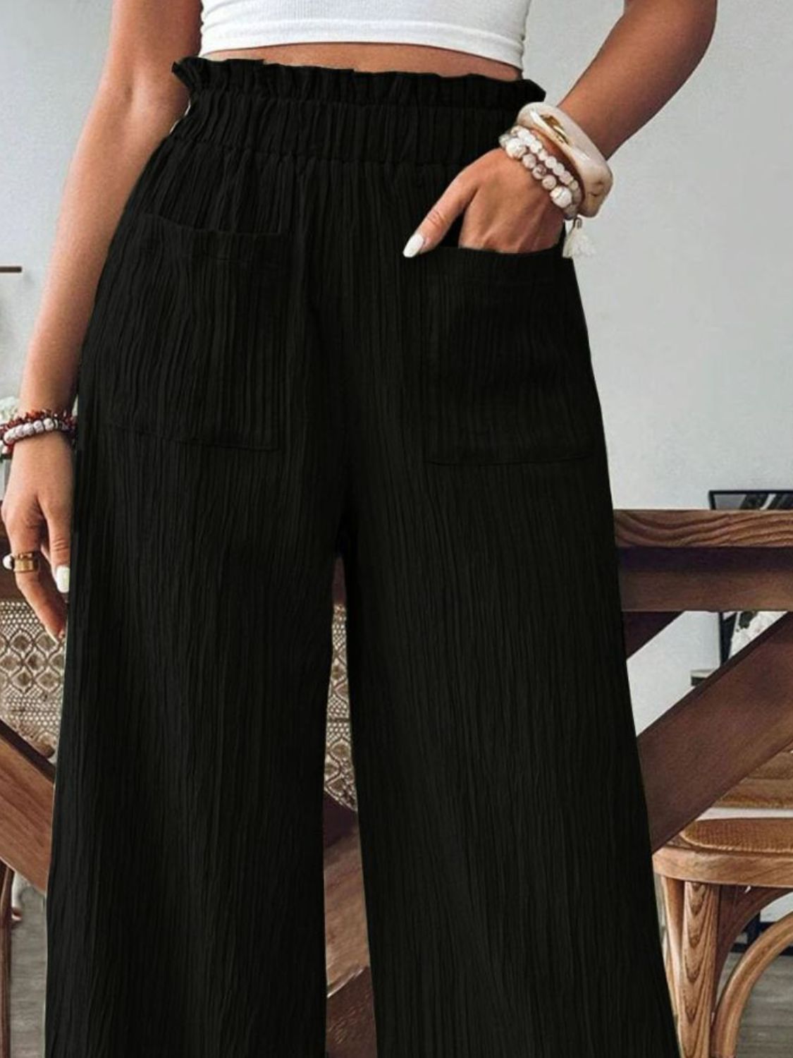 Pocketed elastic waist wide leg pants, opaque.