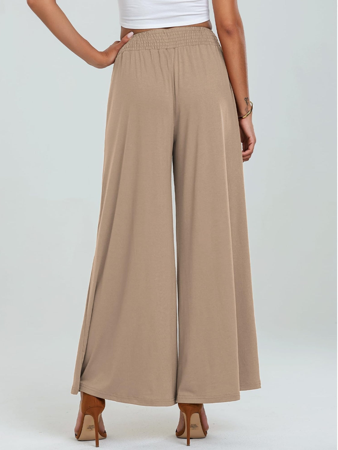 Pocketed elastic waist wide leg pants, opaque.