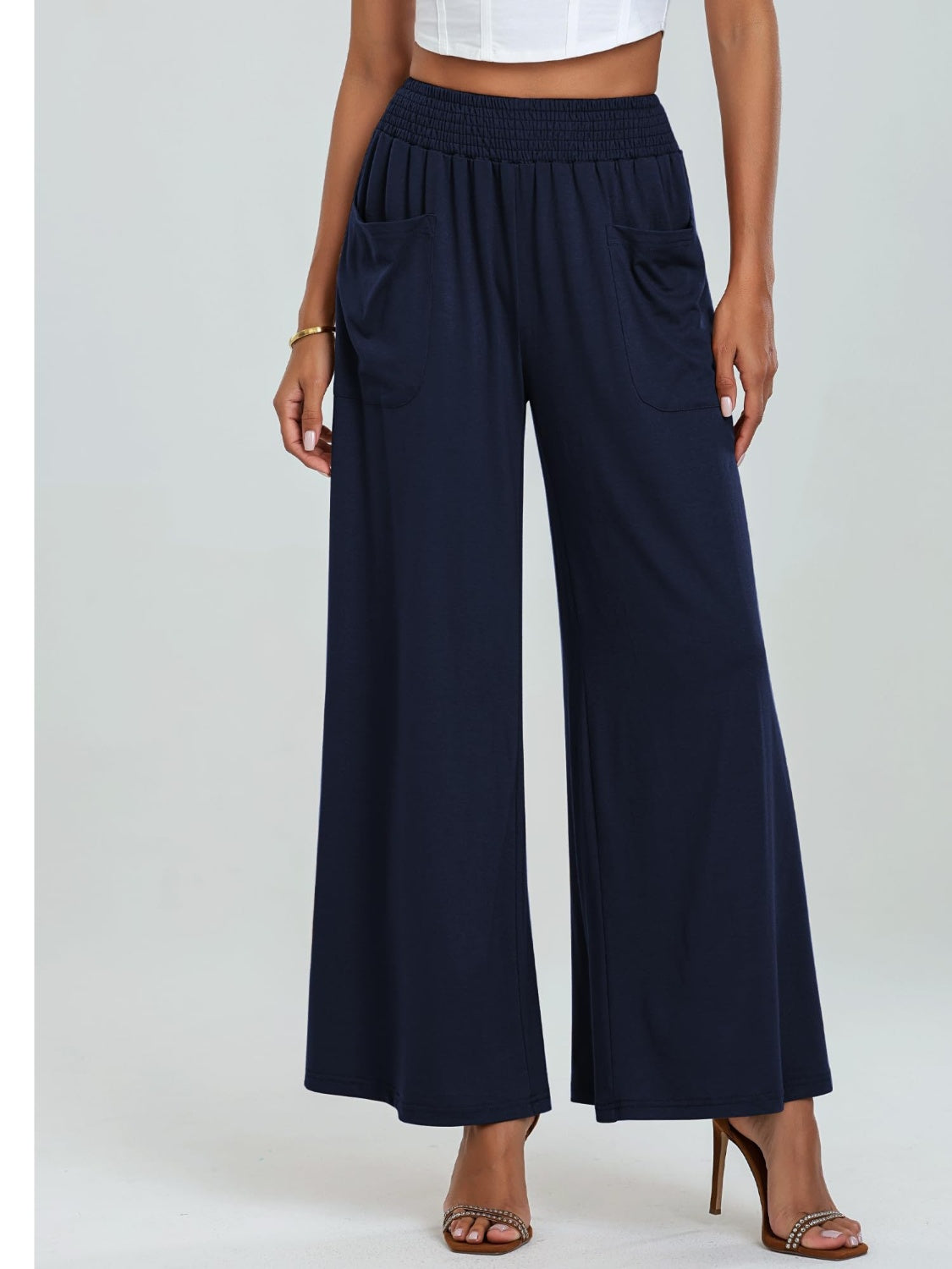 Pocketed elastic waist wide leg pants, opaque.