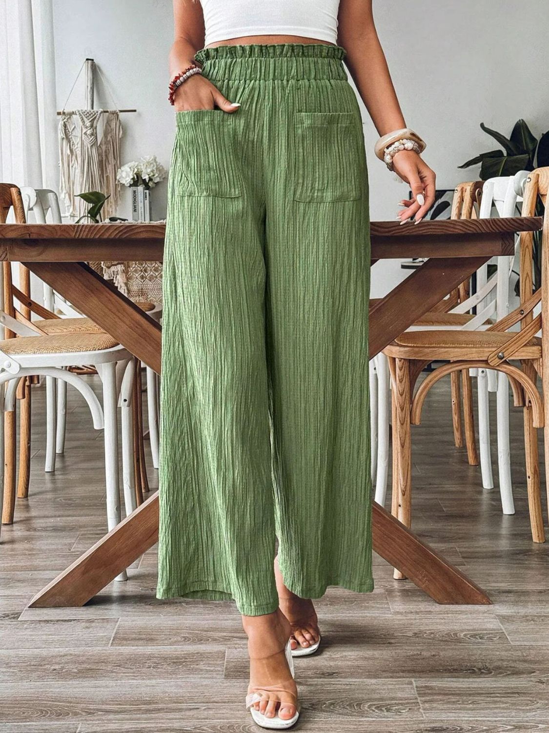 Pocketed elastic waist wide leg pants, opaque.