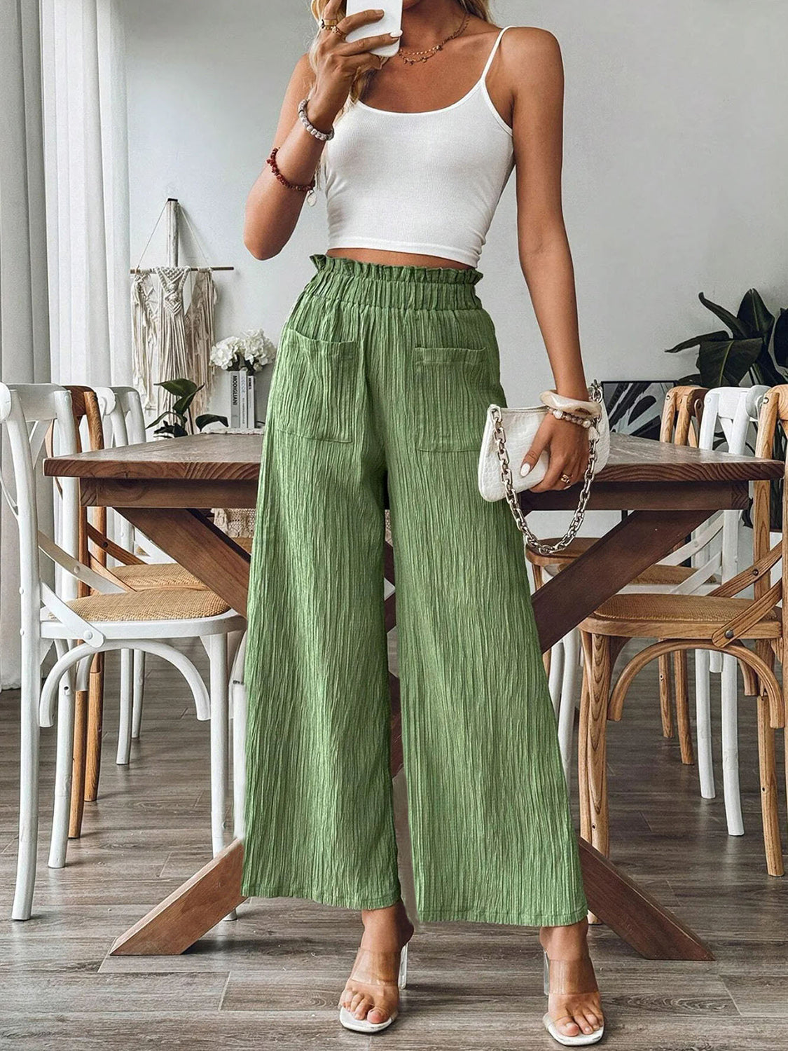 Pocketed elastic waist wide leg pants, opaque.
