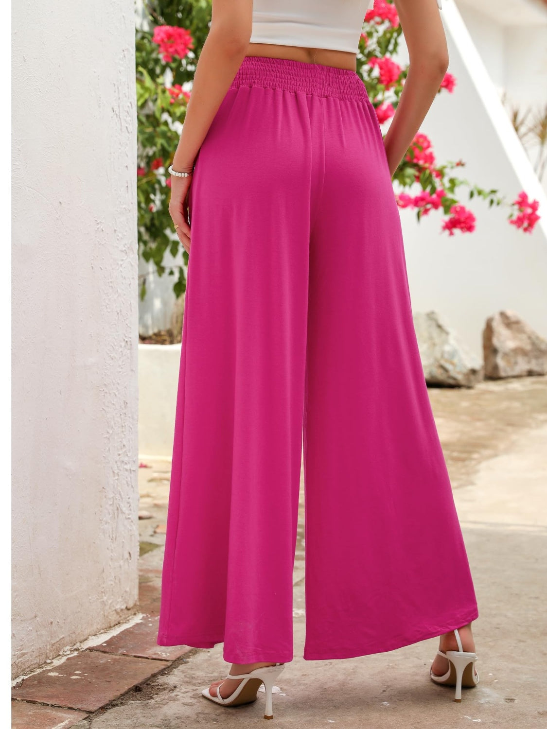 Pocketed elastic waist wide leg pants, opaque.