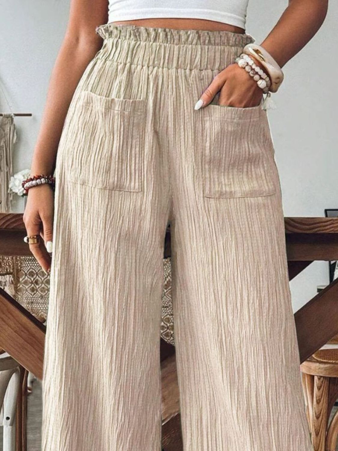 Pocketed elastic waist wide leg pants, opaque.