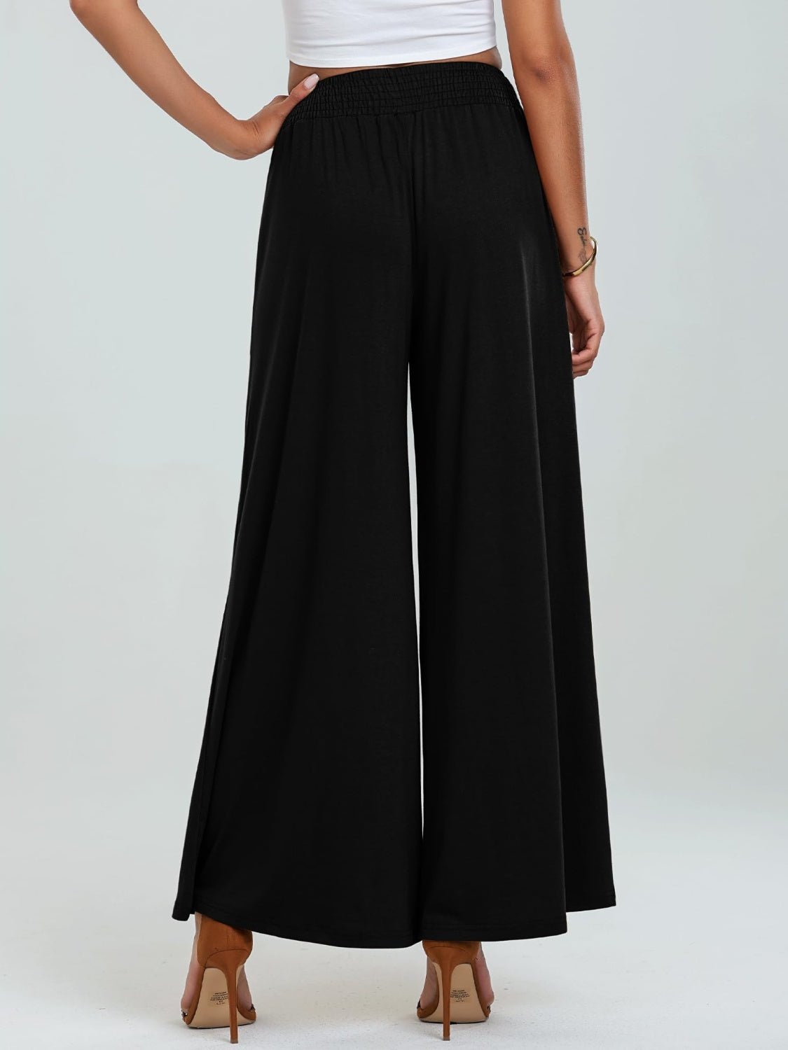 Pocketed elastic waist wide leg pants, opaque.