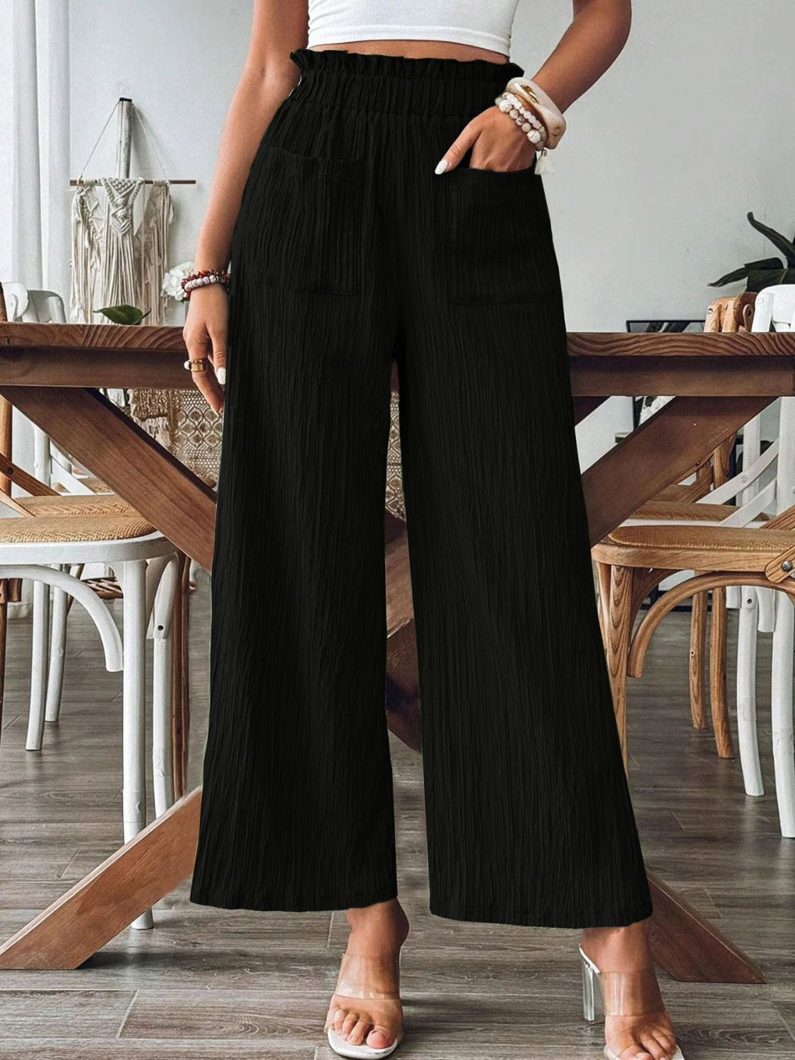 Pocketed elastic waist wide leg pants, opaque.