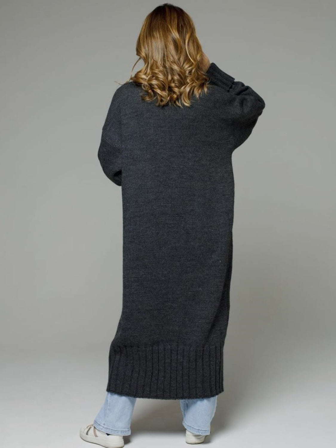 Pocketed open front dropped shoulder cardigan.