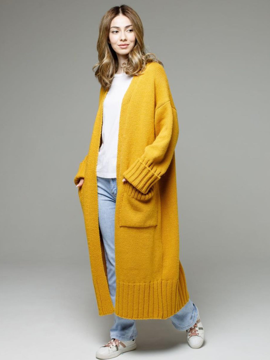 Pocketed open front dropped shoulder cardigan.