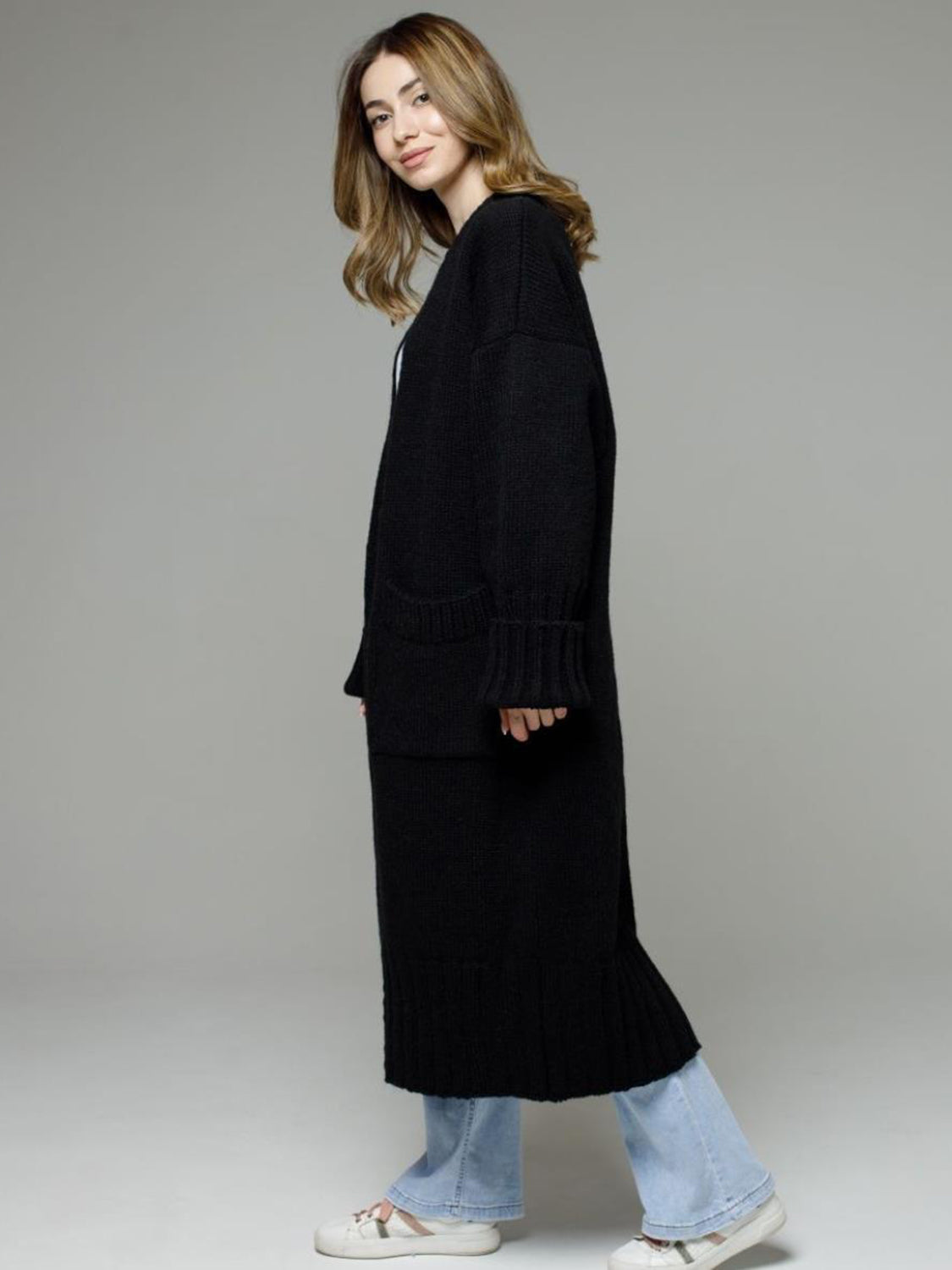 Pocketed open front dropped shoulder cardigan.