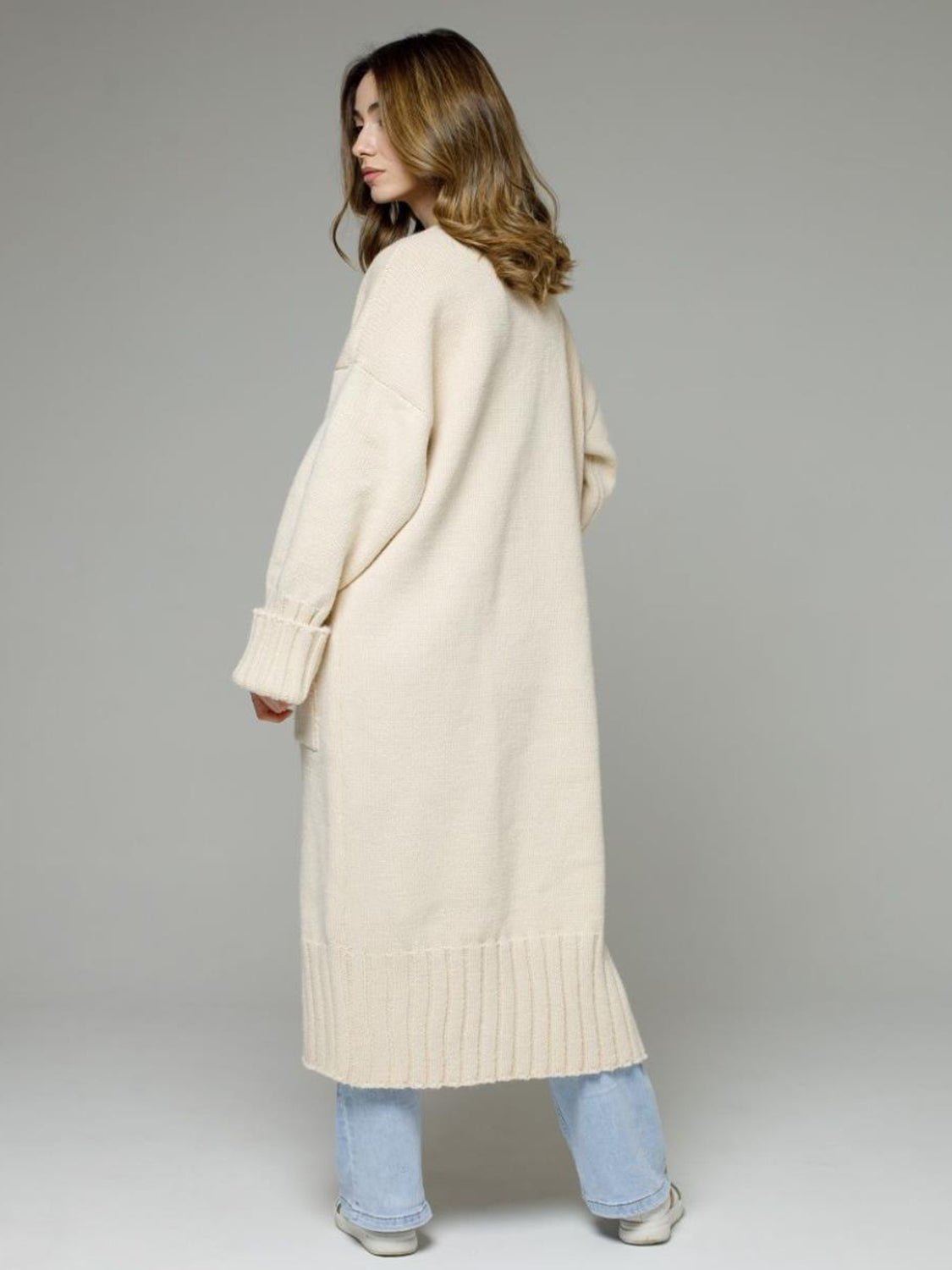 Pocketed open front dropped shoulder cardigan.