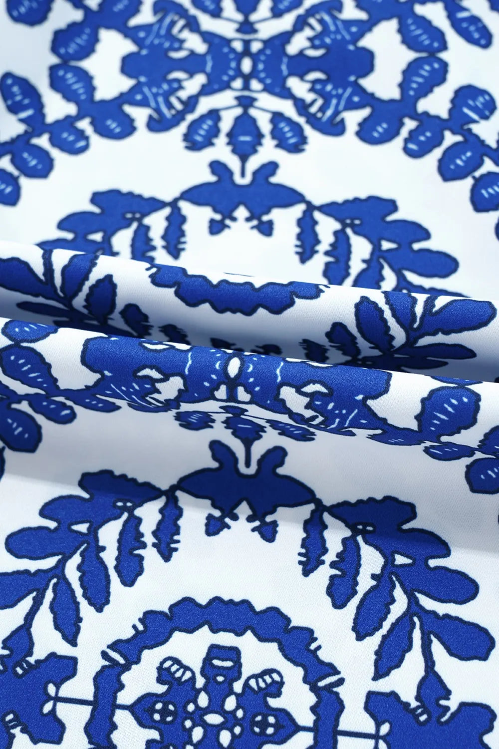 Printed crew neck sleeveless top.
