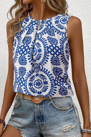 Printed crew neck sleeveless top.