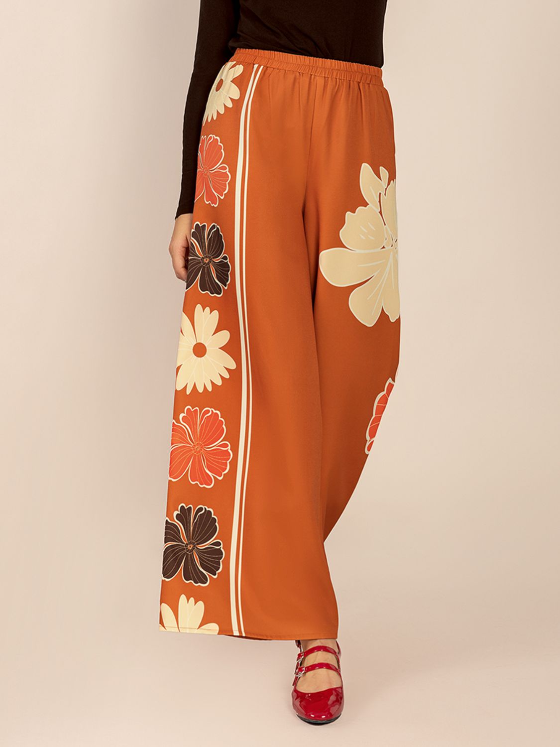 Printed elastic waist wide leg pants, opaque.