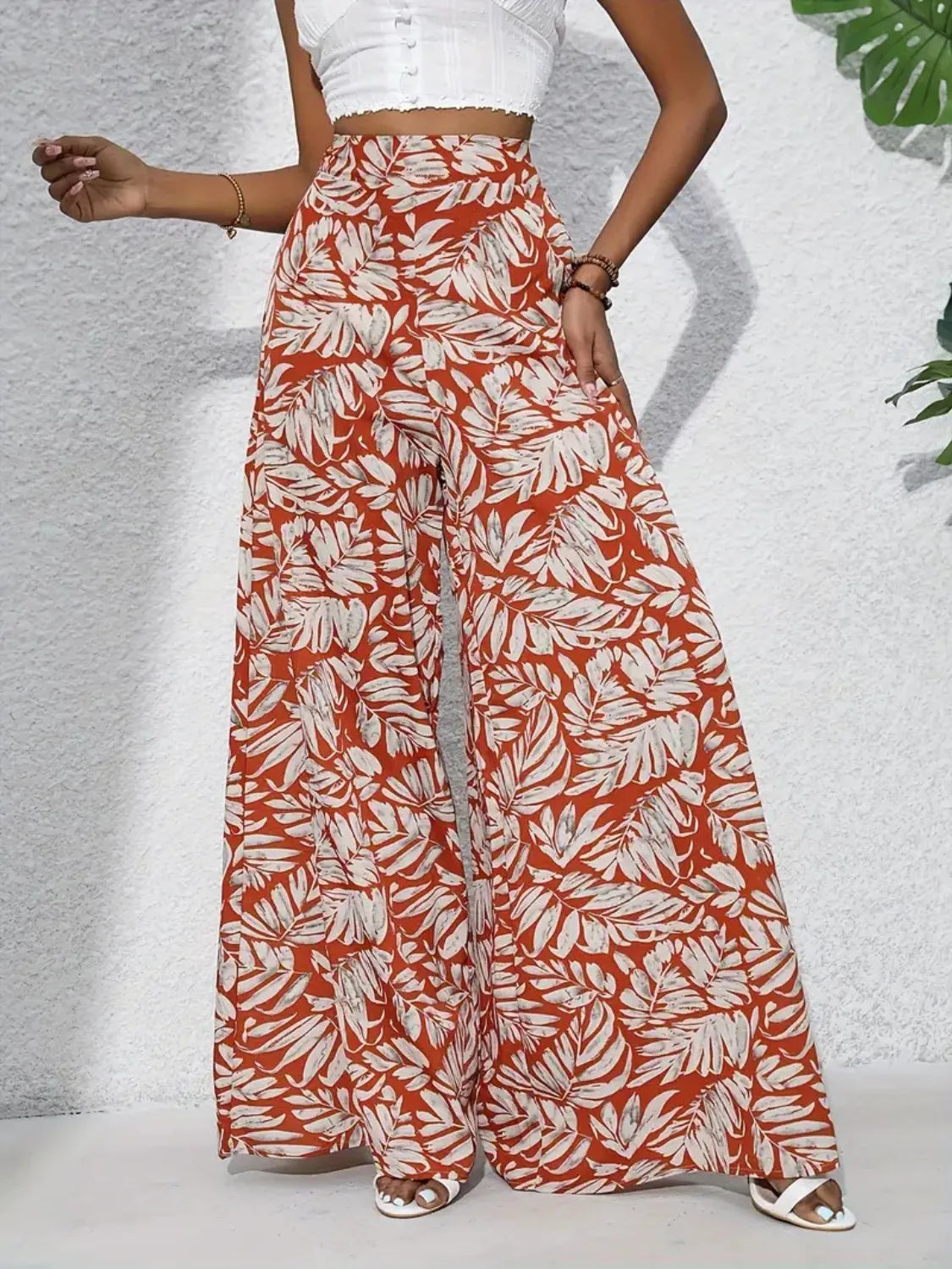 Printed high waist wide leg pants, opaque.