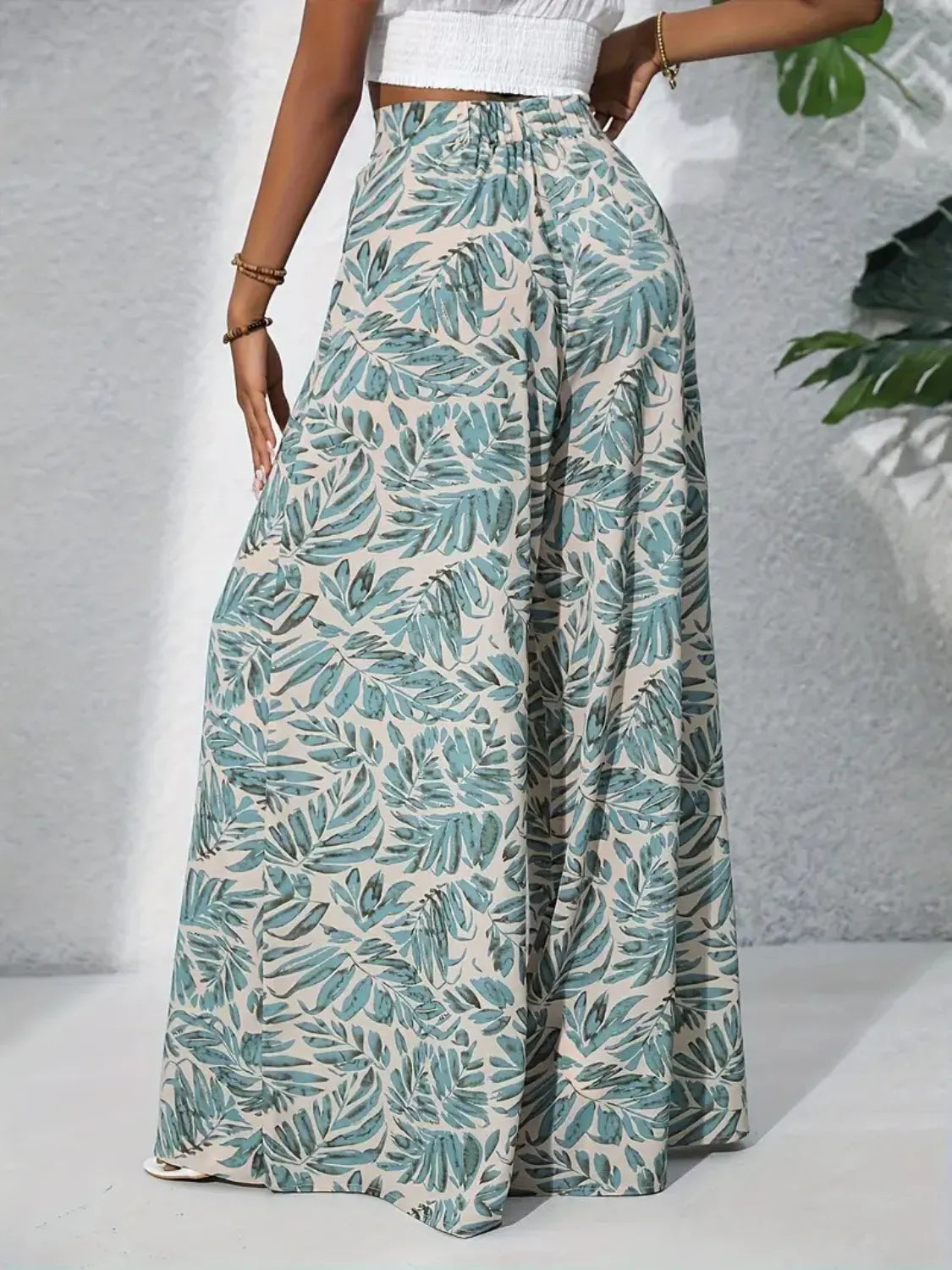 Printed high waist wide leg pants, opaque.