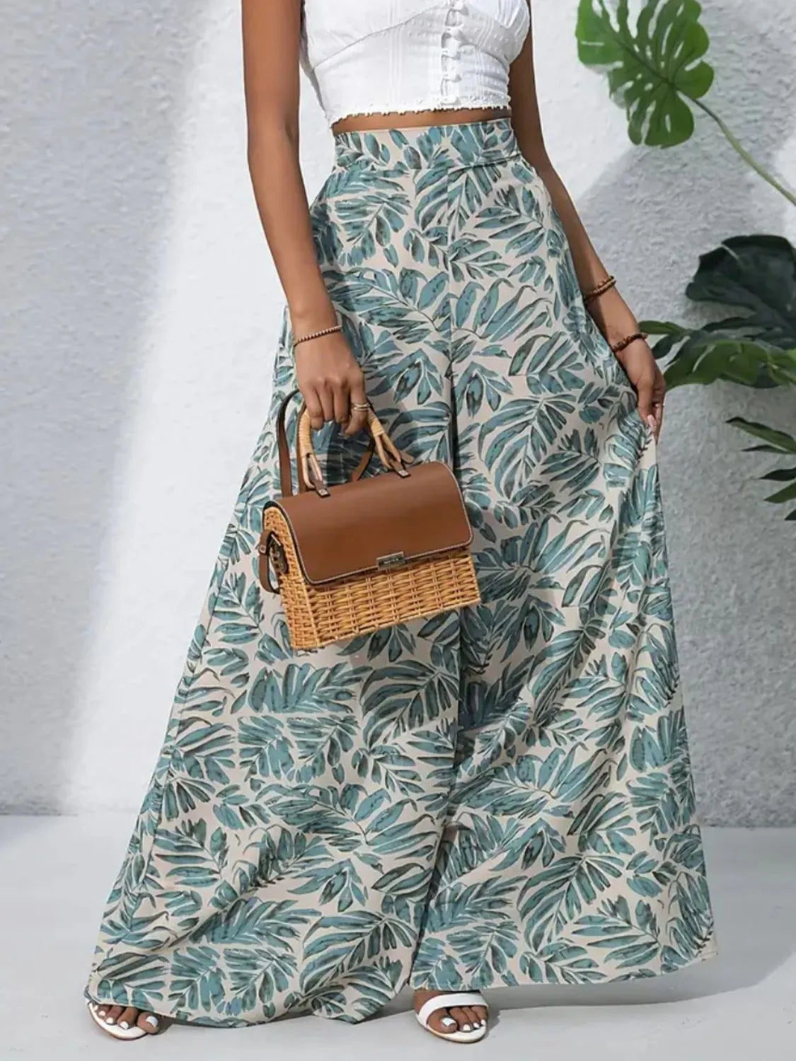 Printed high waist wide leg pants, opaque.