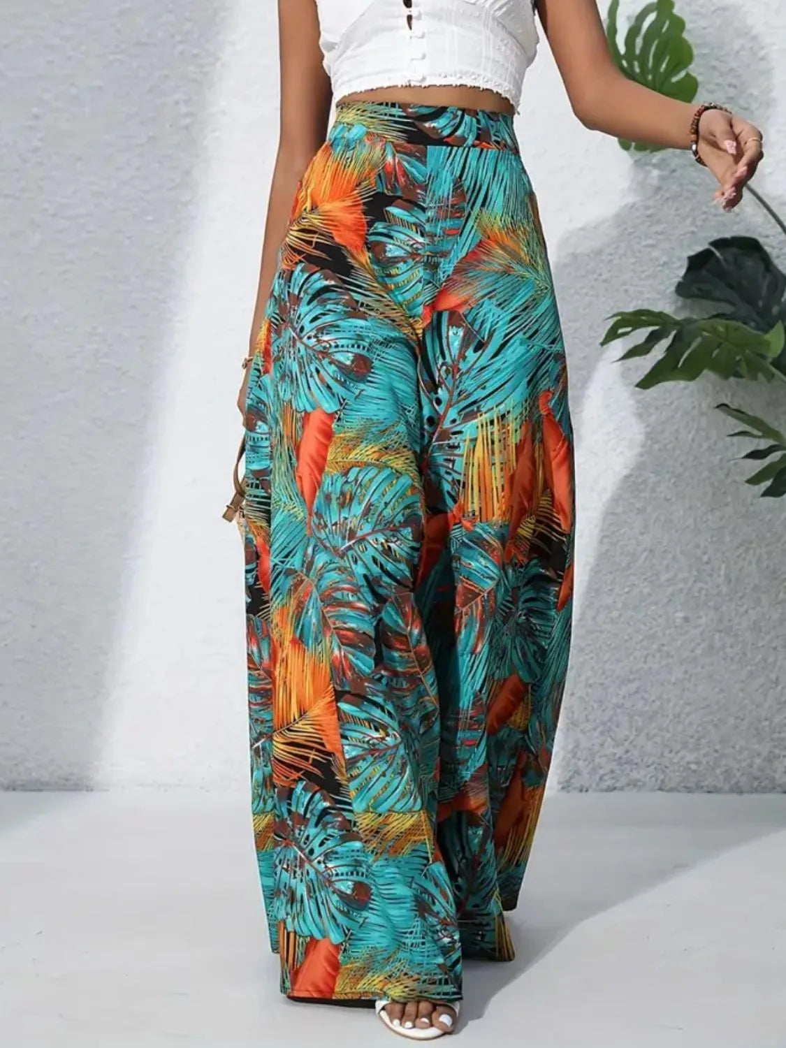 Printed high waist wide leg pants, opaque.