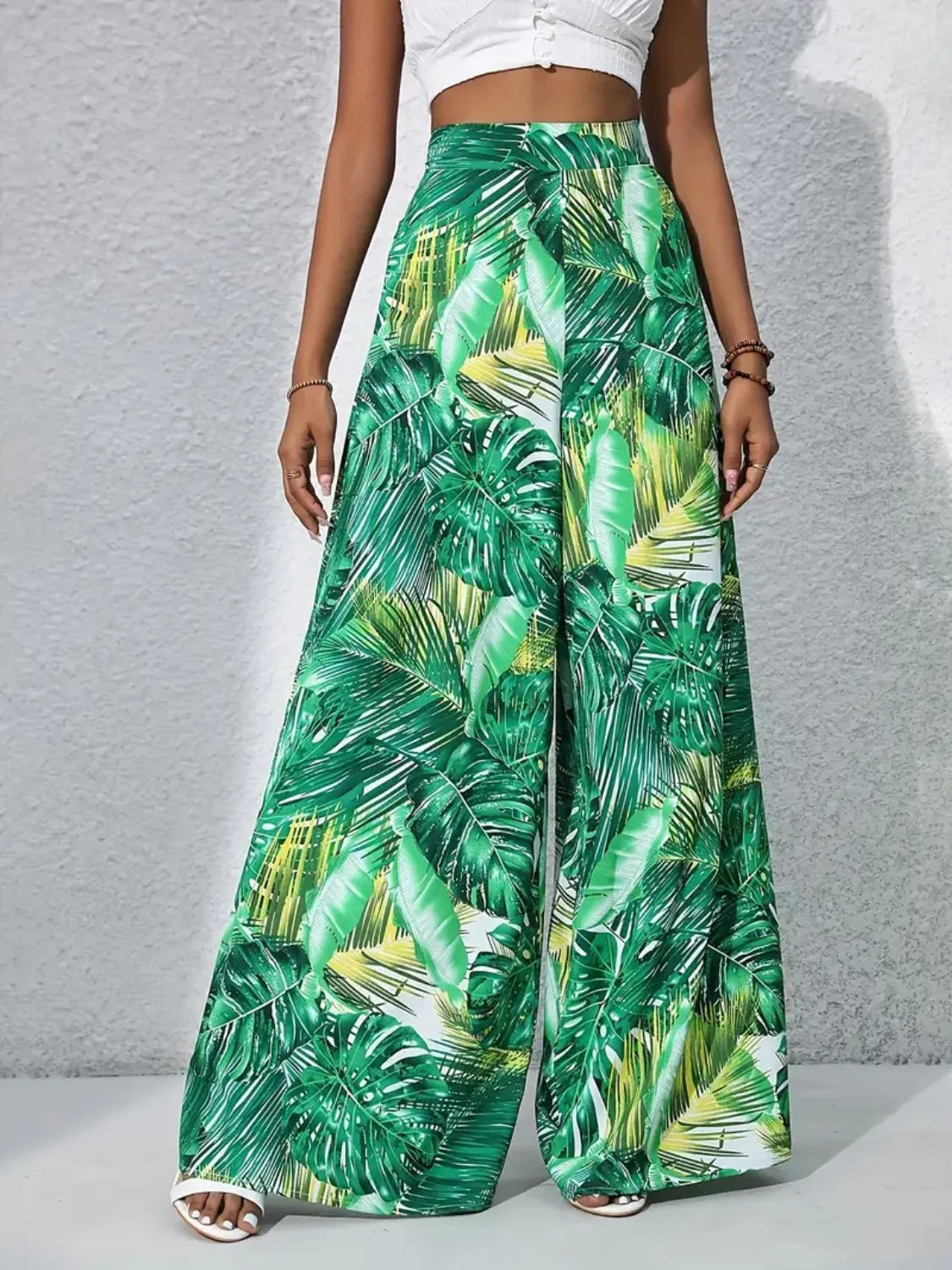 Printed high waist wide leg pants, opaque.