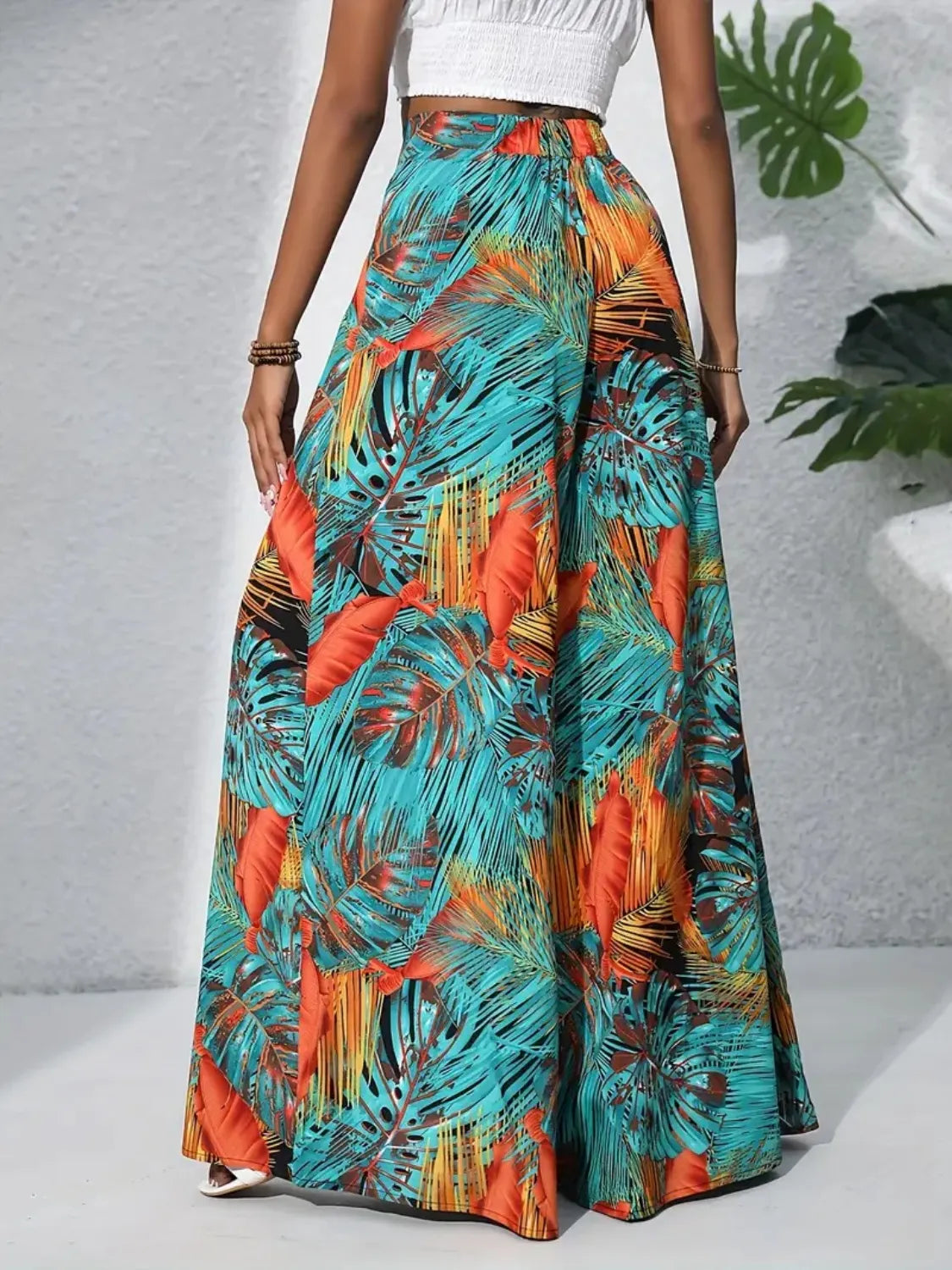Printed high waist wide leg pants, opaque.