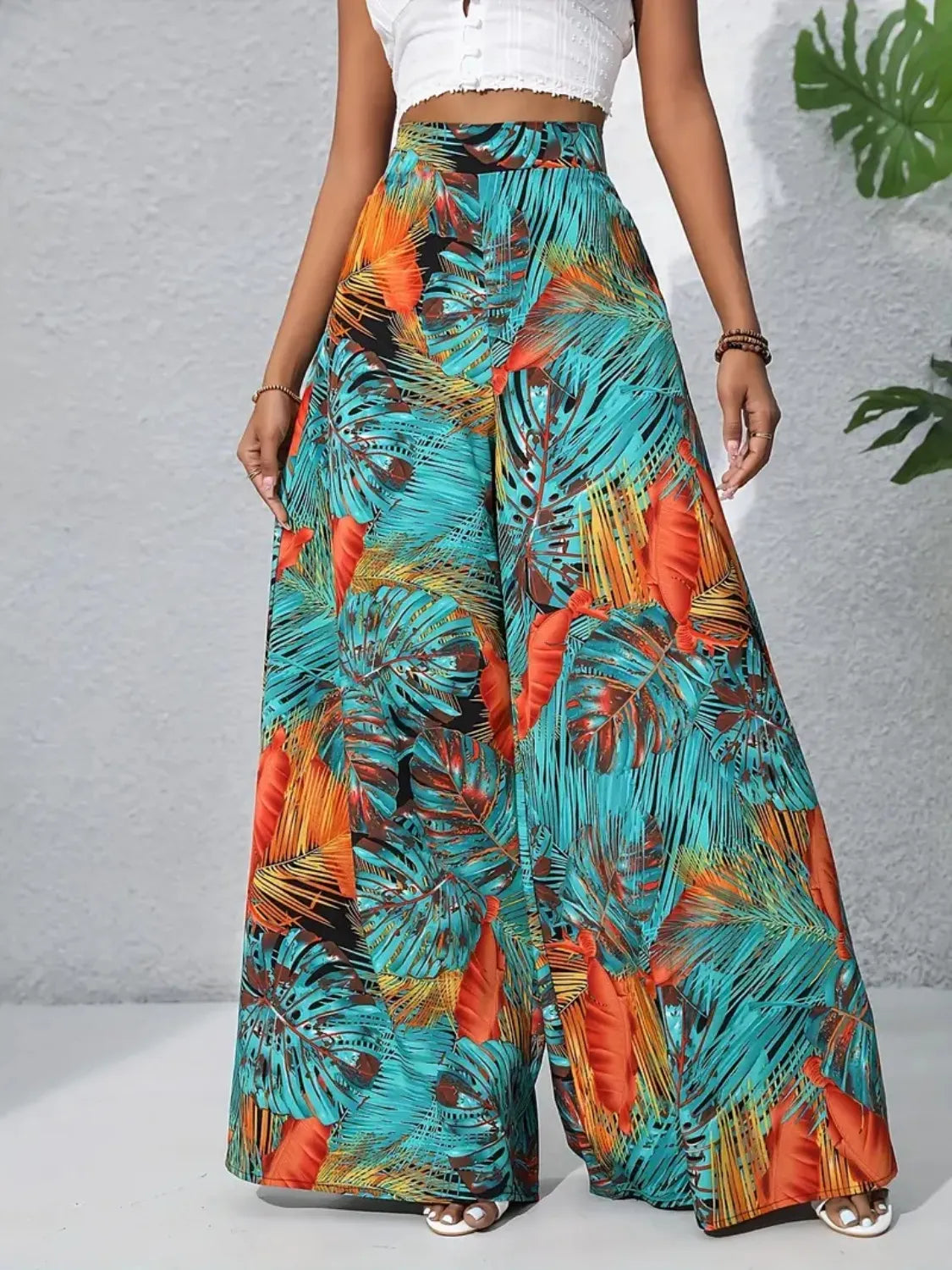 Printed high waist wide leg pants, opaque.