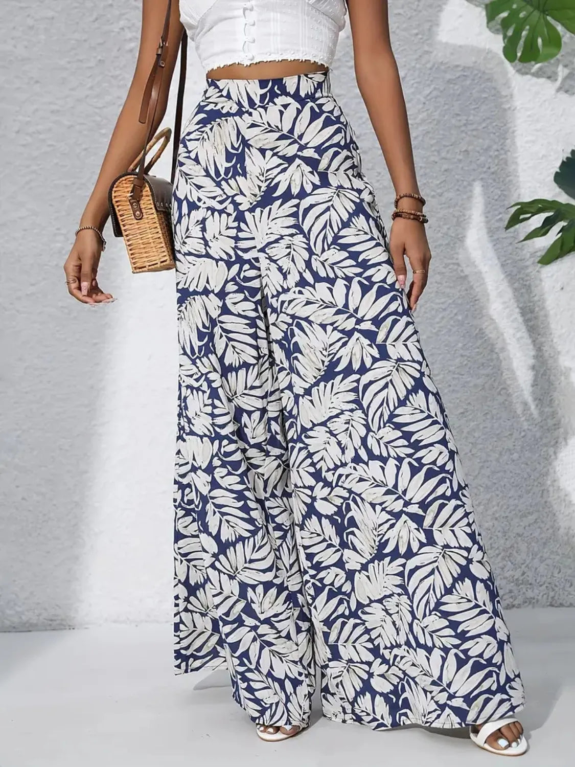 Printed high waist wide leg pants, opaque.