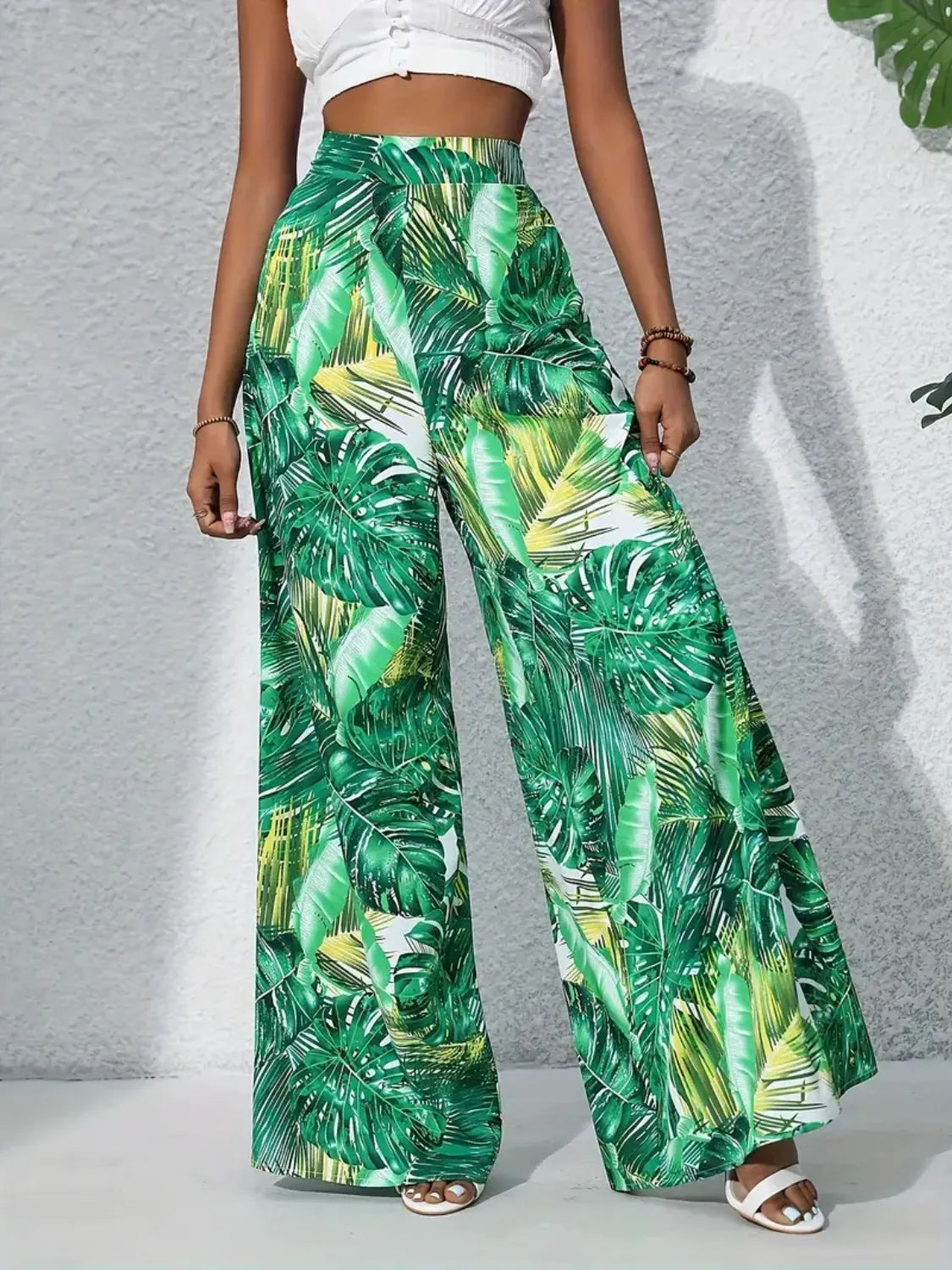 Printed high waist wide leg pants, opaque.