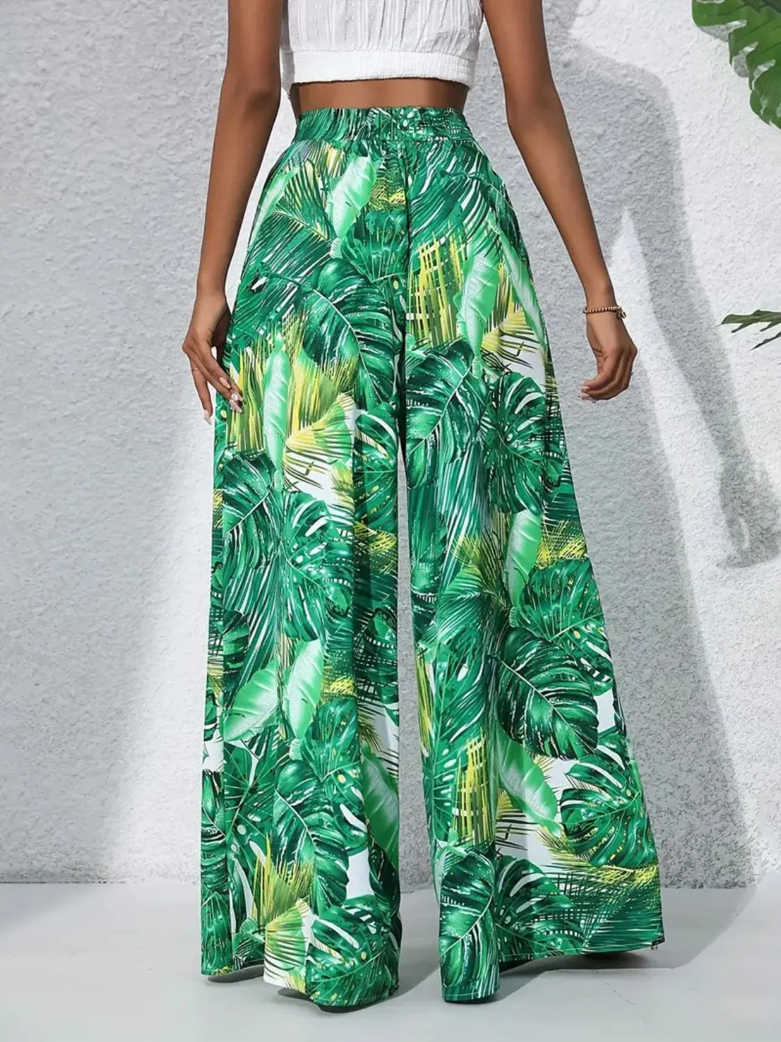 Printed high waist wide leg pants, opaque.