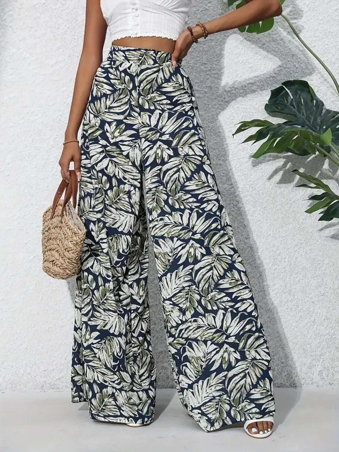 Printed high waist wide leg pants, opaque.