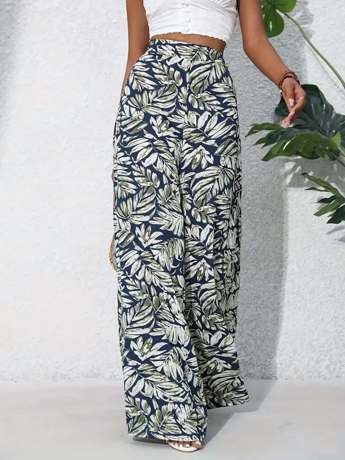 Printed high waist wide leg pants, opaque.