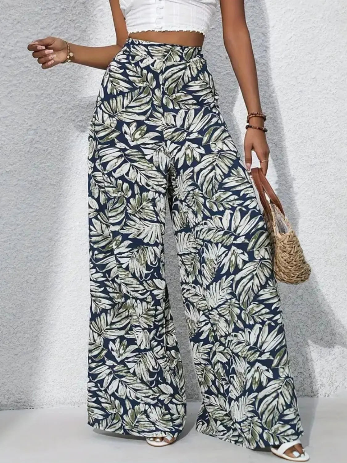 Printed high waist wide leg pants, opaque.