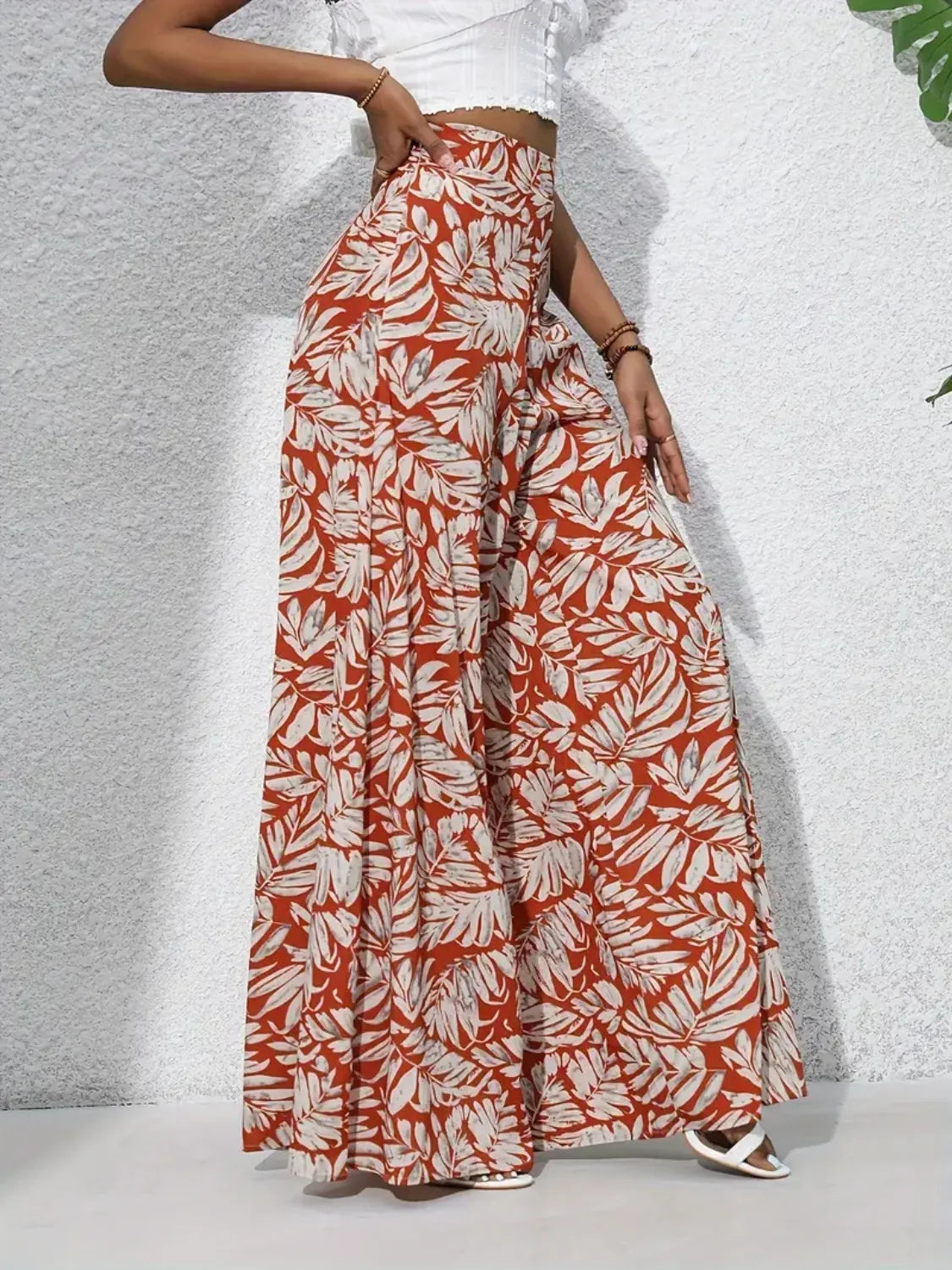 Printed high waist wide leg pants, opaque.