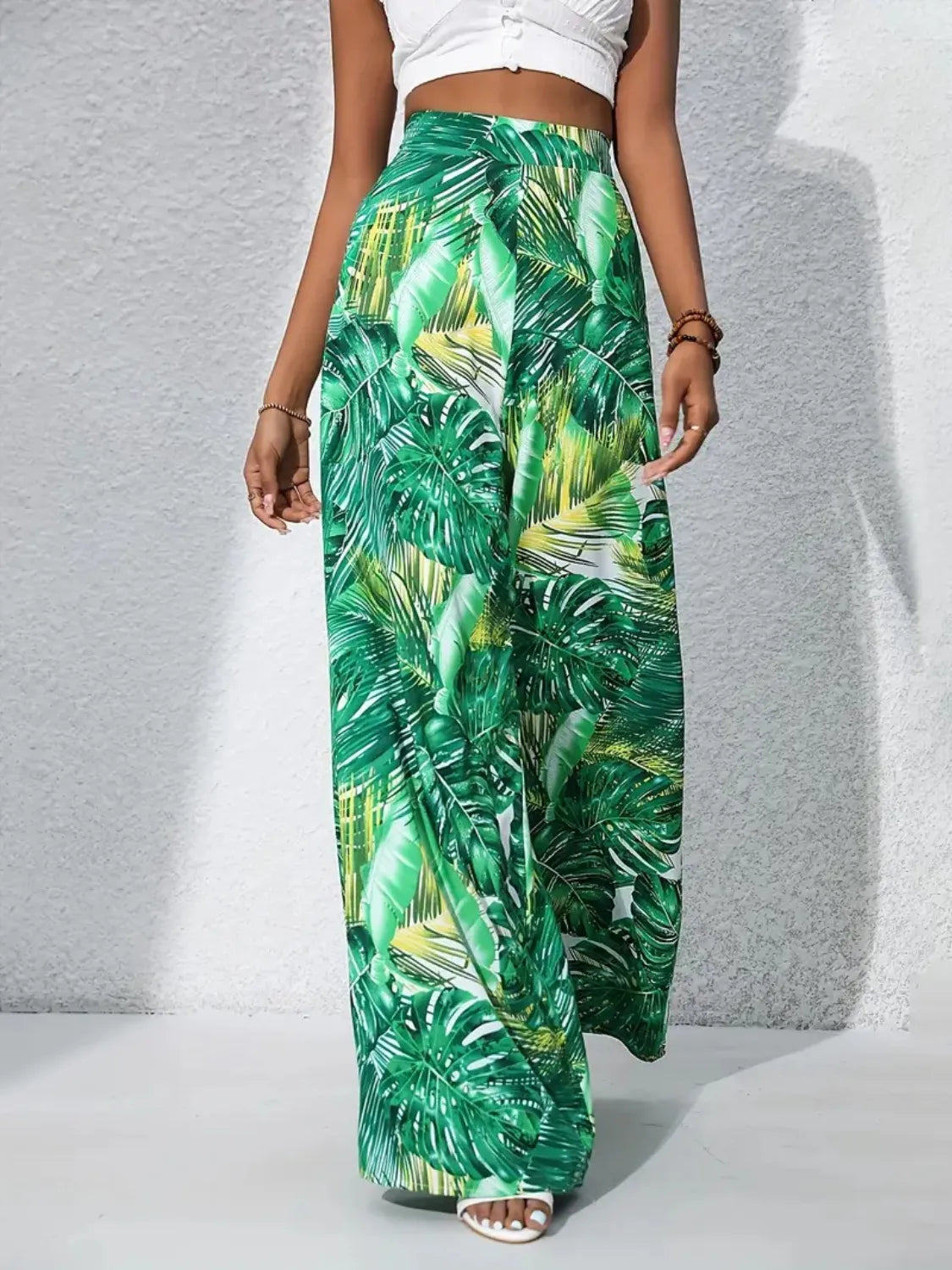 Printed high waist wide leg pants, opaque.