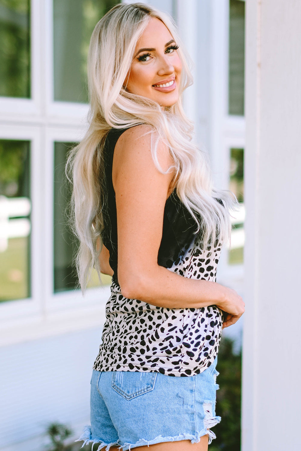 Printed notched neck sleeveless tank top.