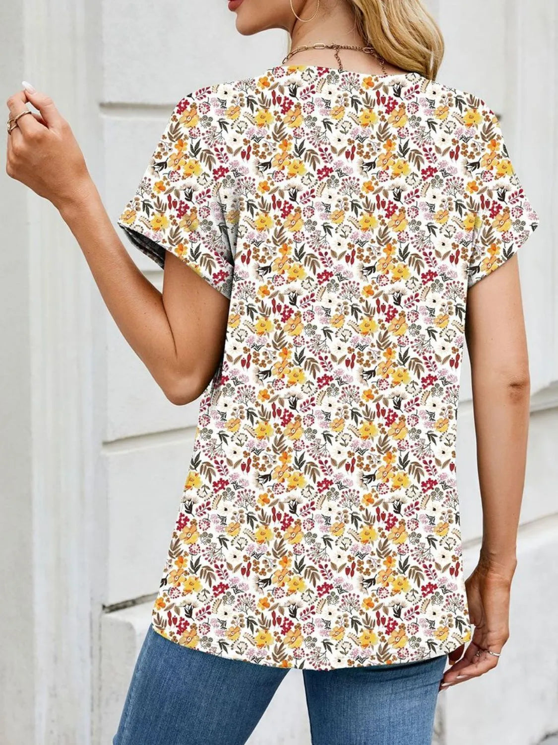 Printed Round Neck Short Sleeve Top.