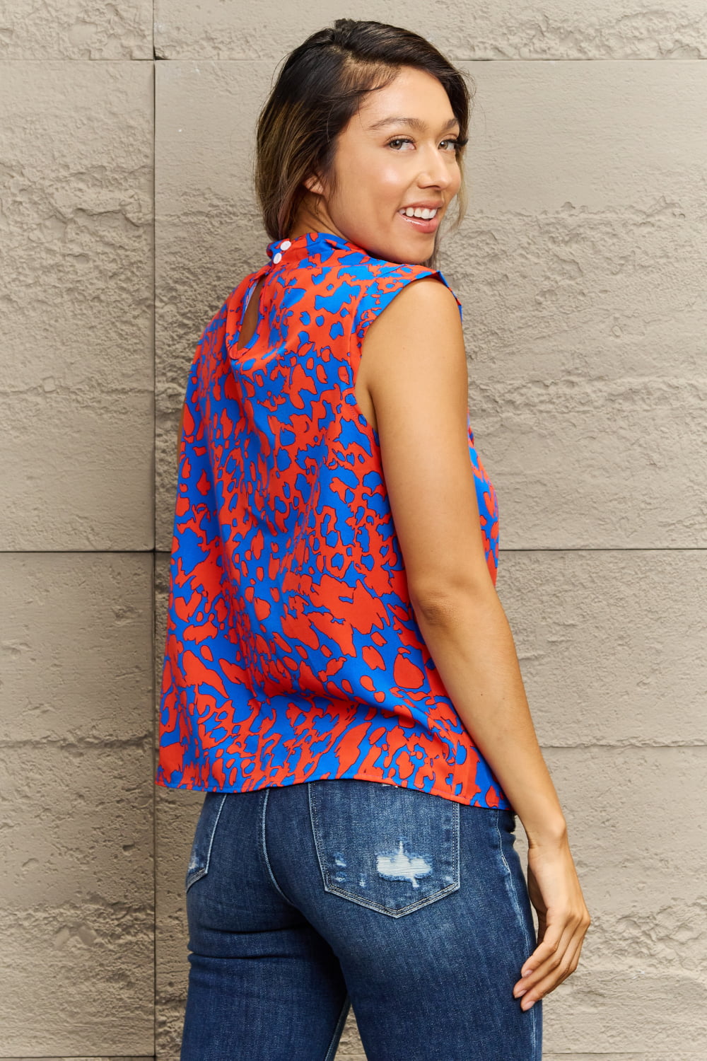 Printed round neck tank top.