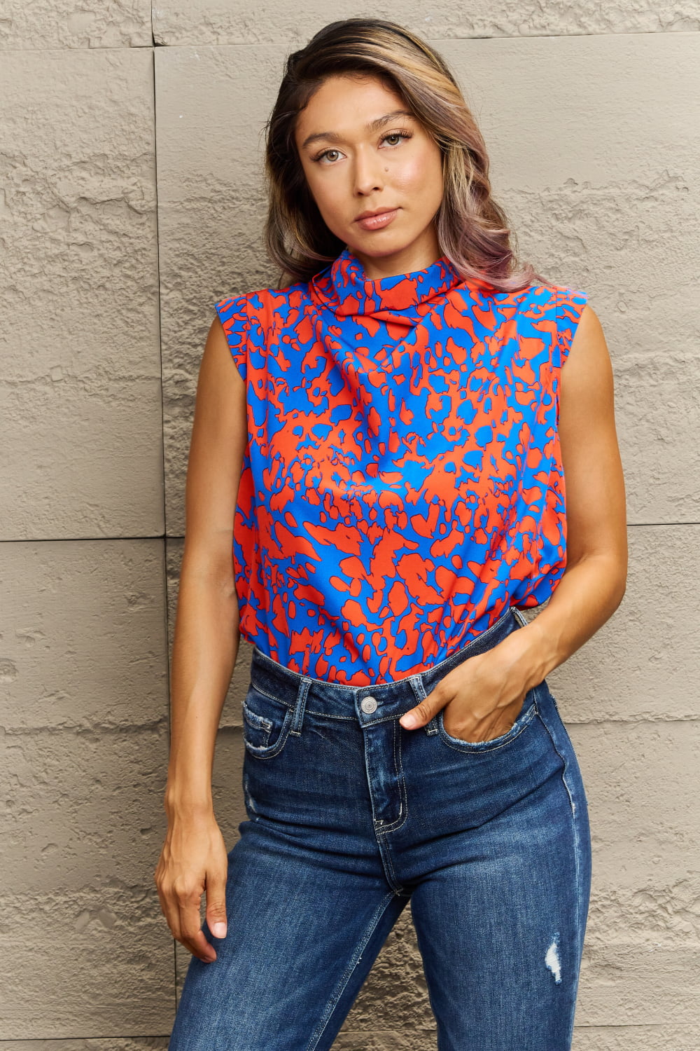 Printed round neck tank top.