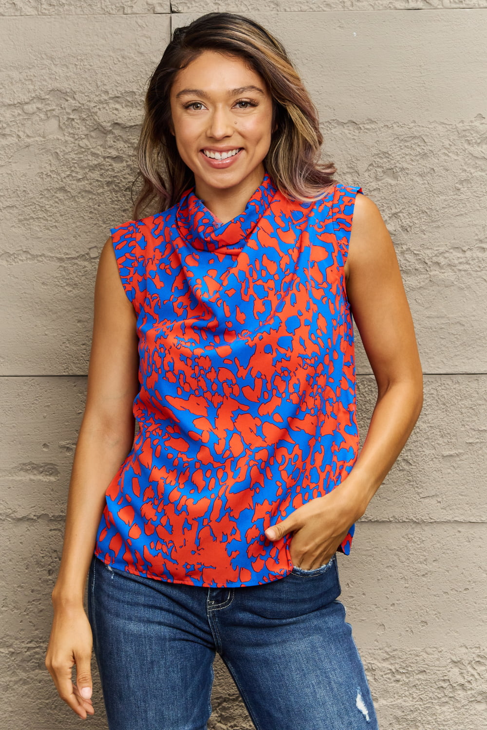 Printed round neck tank top.