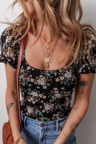Printed Scoop Neck Short Sleeve Bodysuit.