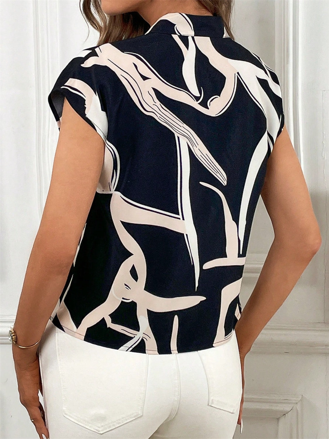 Printed Tie Neck Cap Sleeve Blouse with Tied.