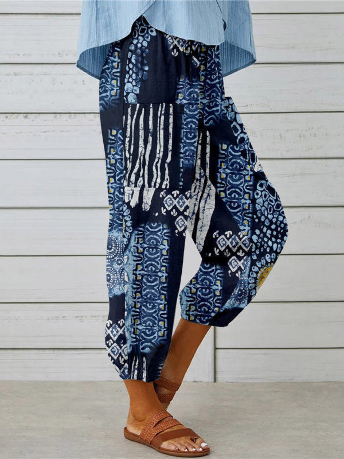 Printed tied cropped pants, opaque.