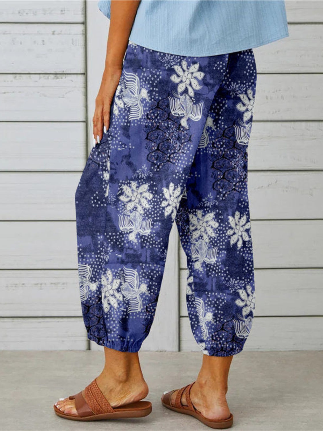 Printed tied cropped pants, opaque.