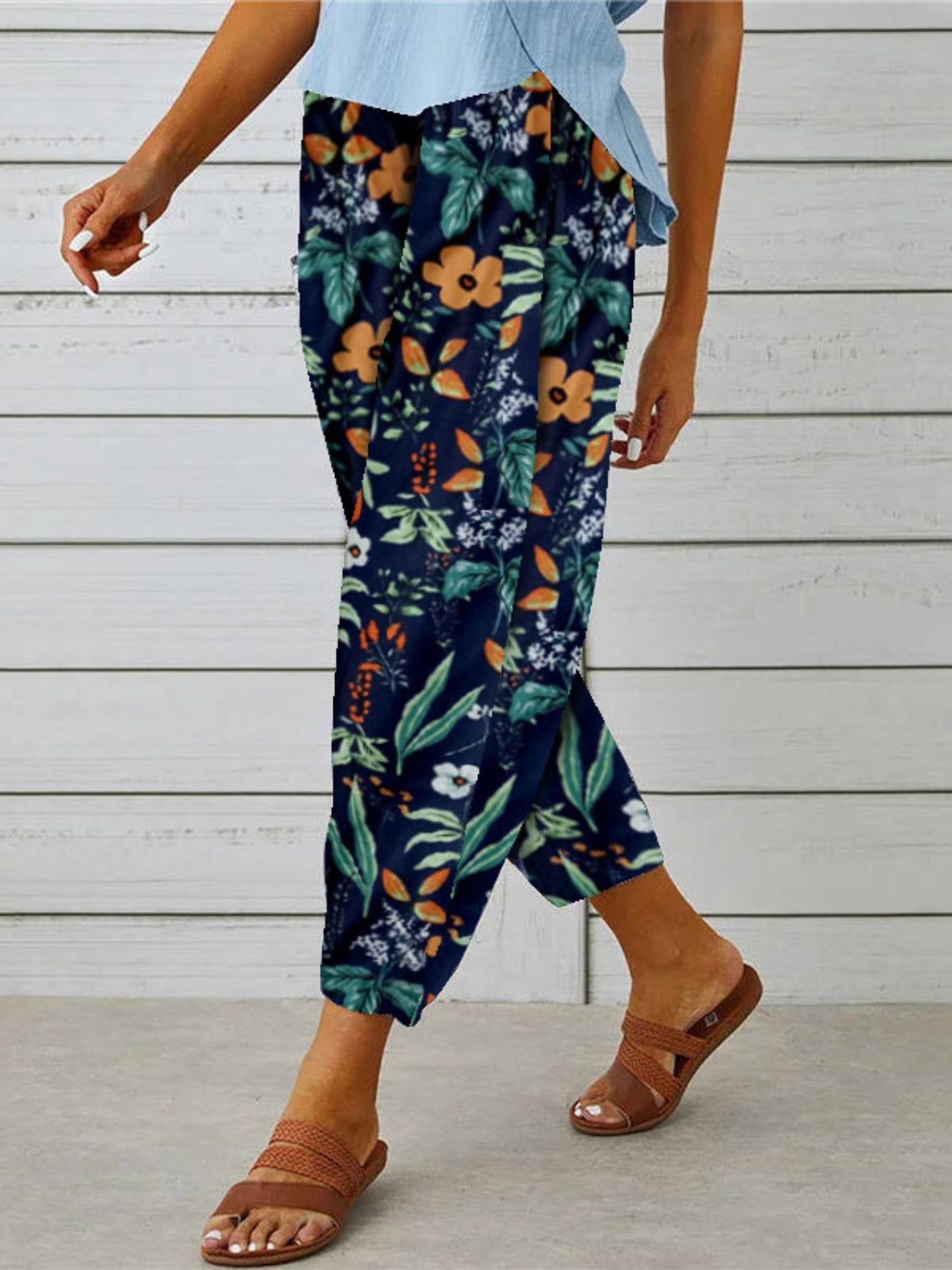 Printed tied cropped pants, opaque.