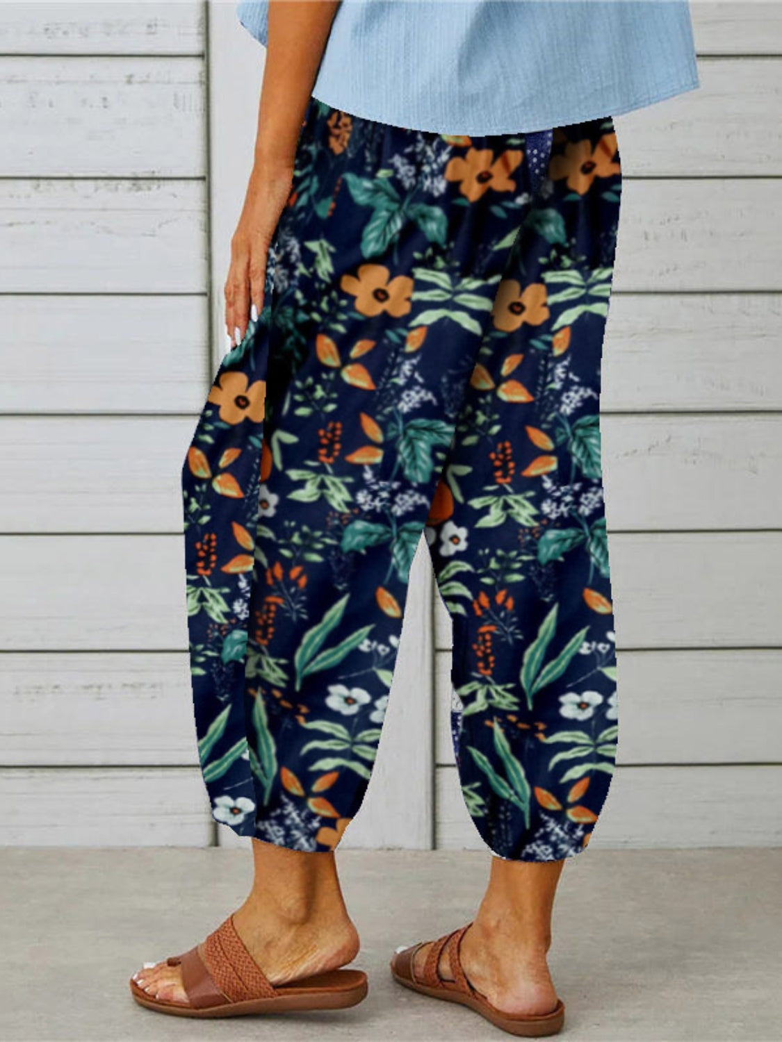 Printed tied cropped pants, opaque.