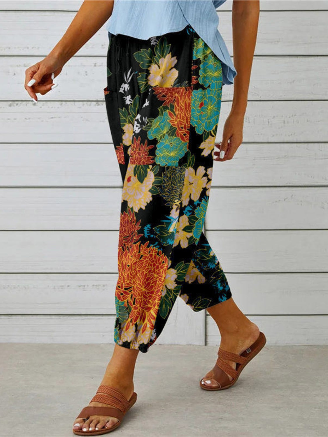 Printed tied cropped pants, opaque.