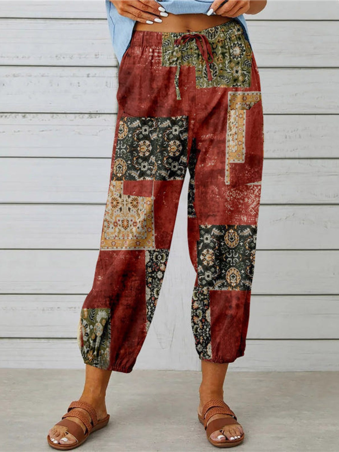 Printed tied cropped pants, opaque.