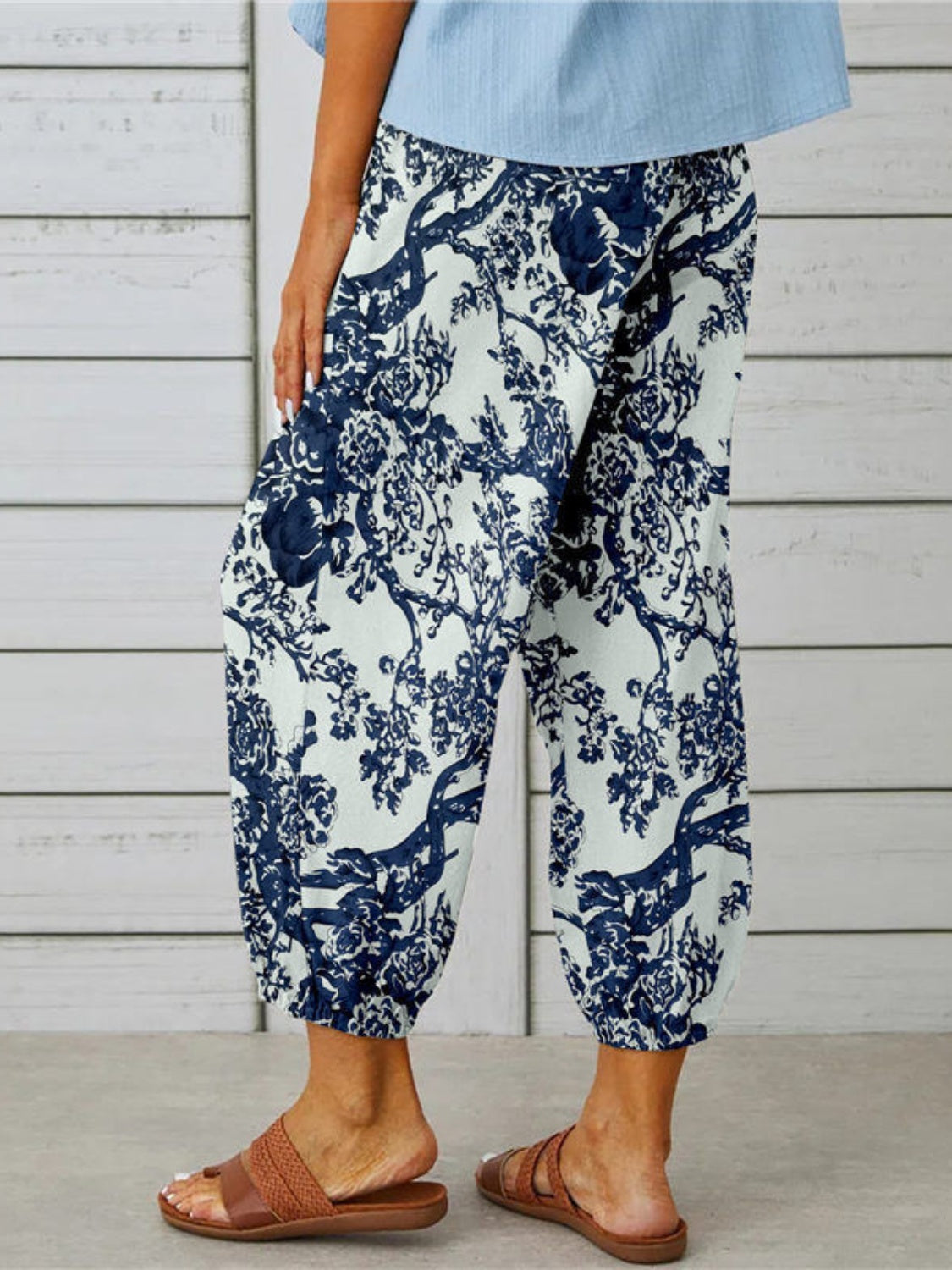 Printed tied cropped pants, opaque.